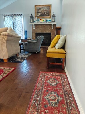 Een smart-tv en een open haard