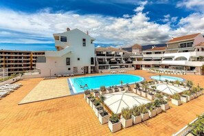 Pool - Ocean view apartment in Park Royal I (Costa Adeje)
