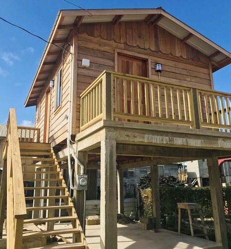 Normlin - Tiny, Beach side wooden home