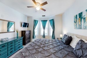 2 habitaciones, caja de seguridad en la habitación y escritorio 