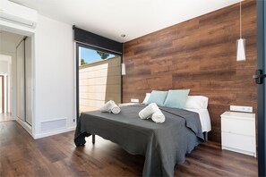 4 bedrooms, free WiFi, bed sheets
