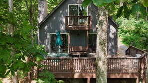 Property grounds - Bide-a-Wee- Hike the Trails! Close to the slopes! (Wintergreen Resort)