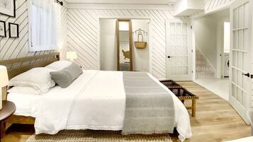 2 bedrooms, desk, iron/ironing board, travel crib