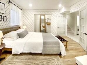 2 soveværelser, skrivebord, strygejern/strygebræt, weekendseng