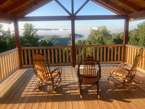Breathtaking Norris Lake Mountain Retreat