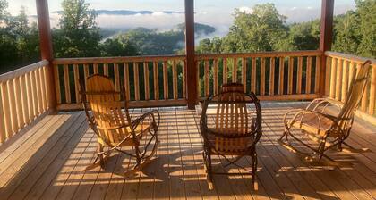 Breathtaking Norris Lake Mountain Retreat