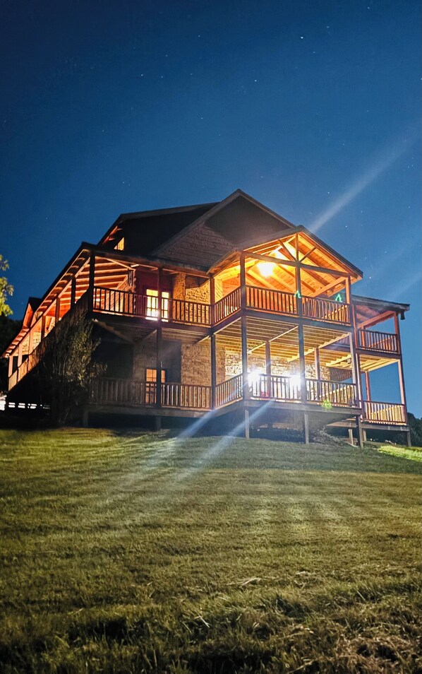 Exterior - Breathtaking Mountain Lake Retreat (New Tazewell)