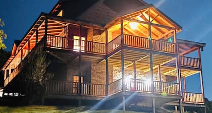 Breathtaking Mountain Lake Retreat