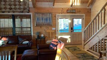 Smart TV, fireplace, stereo