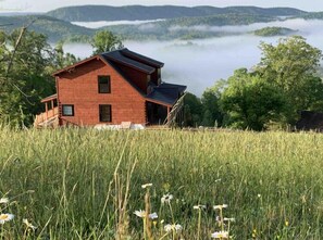 Property grounds - Breathtaking Mountain Lake Retreat (New Tazewell)