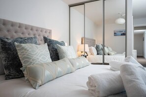 4 bedrooms, iron/ironing board, WiFi, bed sheets - 4br-8guests-balcony-beachview-pool-pets (Woolacombe)