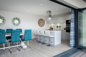 Dining - 4br-8guests-balcony-beachview-pool-pets (Woolacombe)