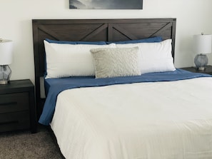 5 bedrooms, desk, WiFi, bed sheets - Cozy House + fashion place mall 5 mins away (Murray)