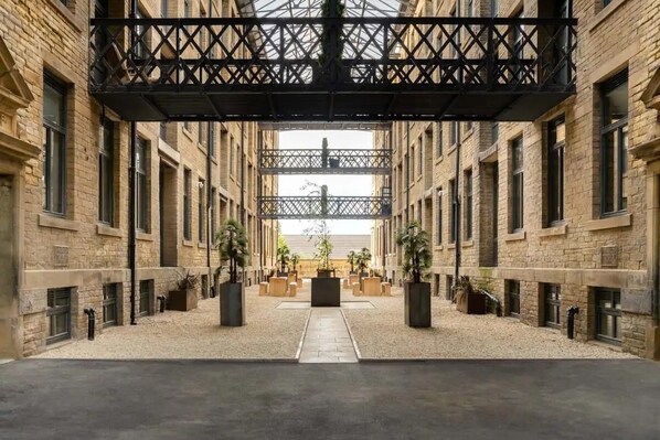 Property grounds - Luxury 1-Bed Apartment Bradford Free Parking (Bradford)