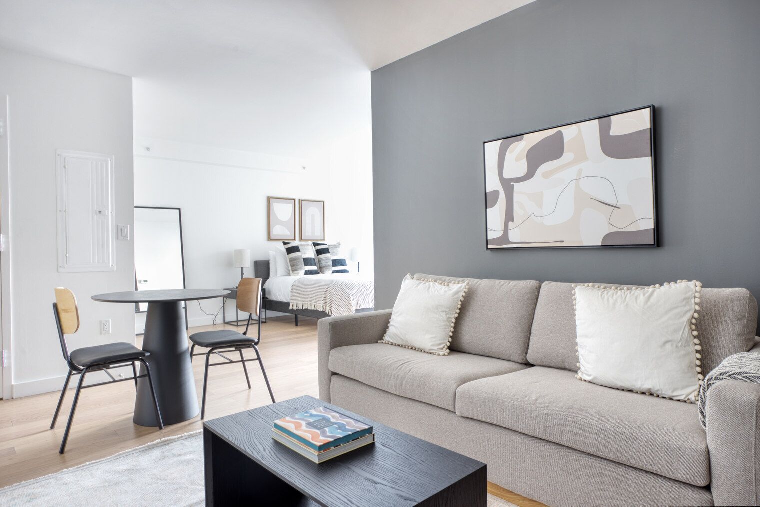 Televisión, estéreo y oficina 