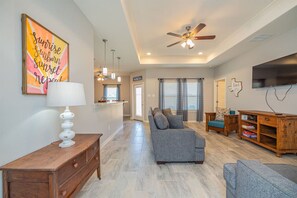 Flat-screen TV - Vacation living at its finest! (Aransas Pass)