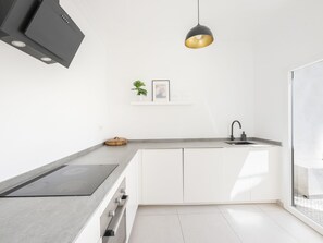 Fridge, microwave, oven, coffee/tea maker