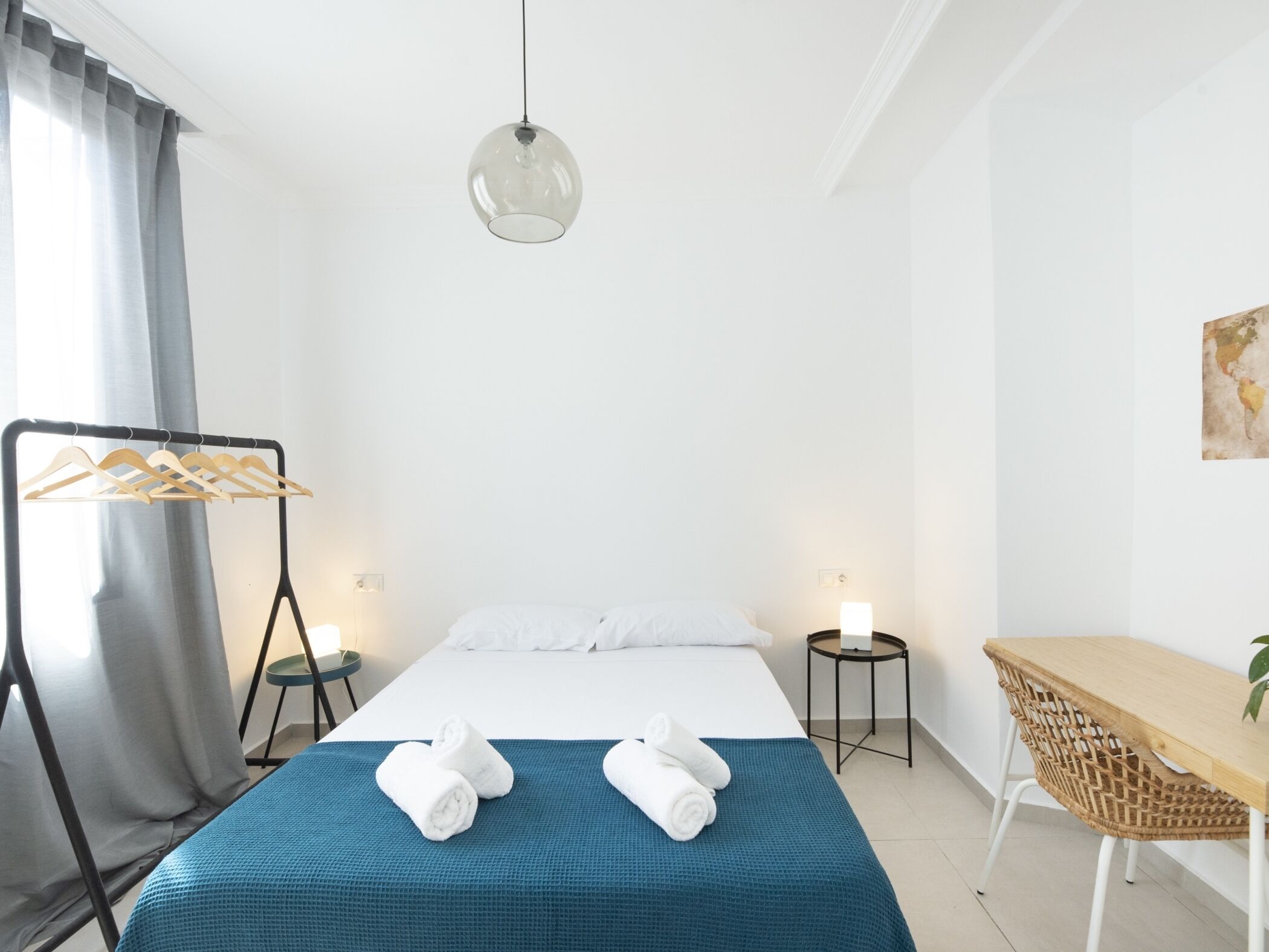 3 slaapkamers, een strijkplank/strijkijzer, internet, beddengoed