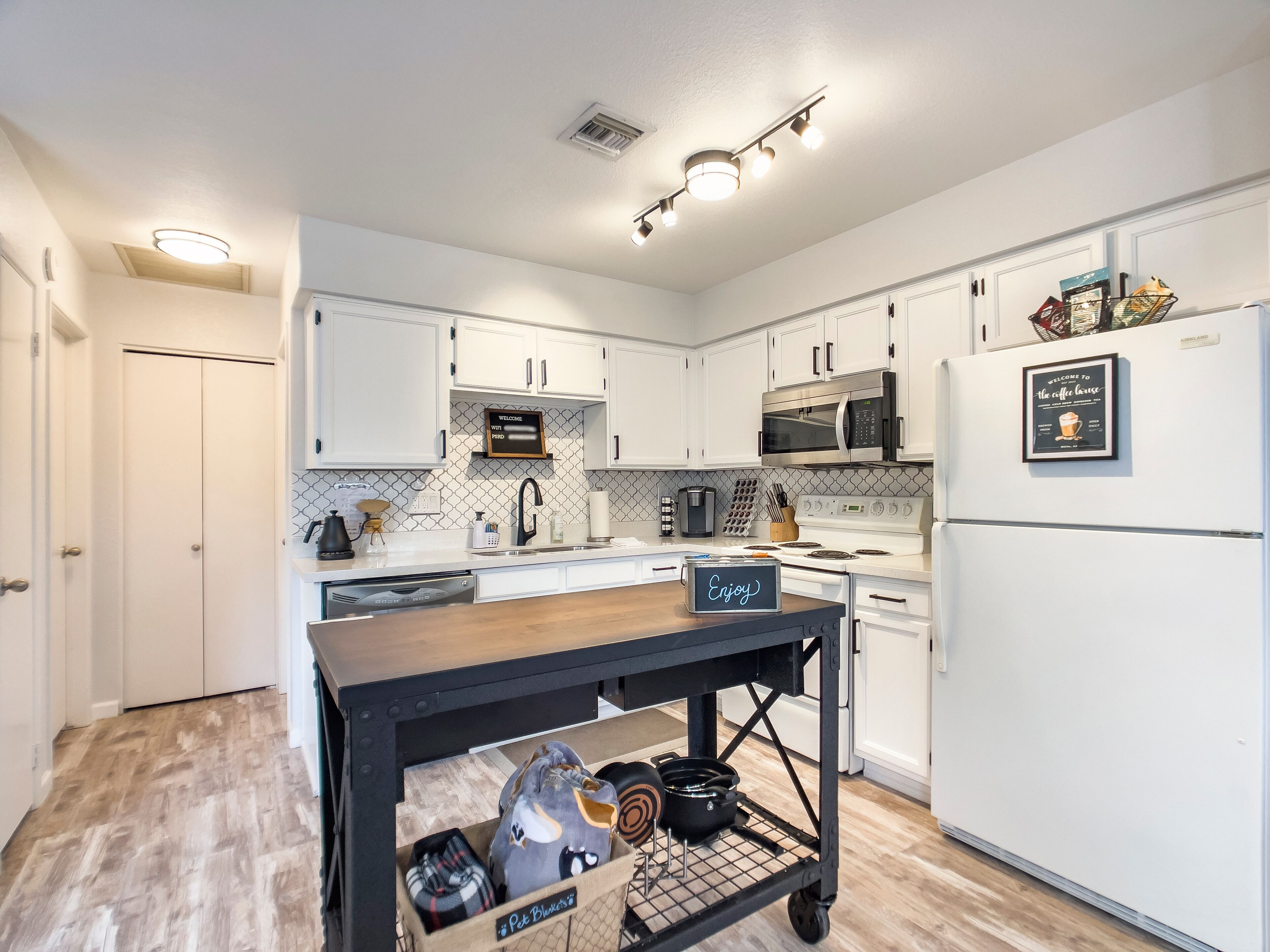 Coffee House-5 Star location-Near Downtown Tempe. Close to everything!