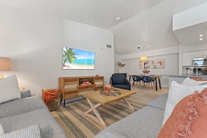Smart TV, computer monitors - The Grand Destin-y. Cozy Condo close to everything (Destin)