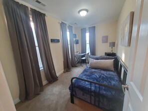 2 makuuhuonetta, työpöytä, silitysrauta/-lauta, Wi-Fi