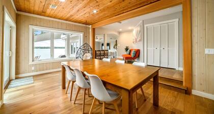 Sunset Retreat 4 Seasons Lake Home - Pedal Boat, Canoe & Kayak