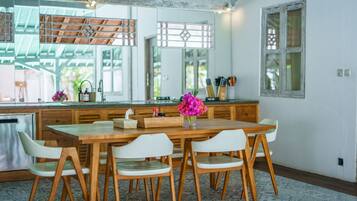 Deluxe villa | Dineerruimte