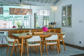 Vila Deluks | Ruang makan