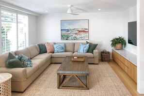 Living area - Penthouse 18 - The Cove (Noosa Heads)