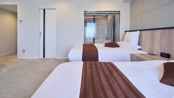 Tabla de planchar con plancha, wifi gratis y ropa de cama 