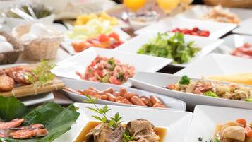 Daily buffet breakfast (JPY 1100 per person)