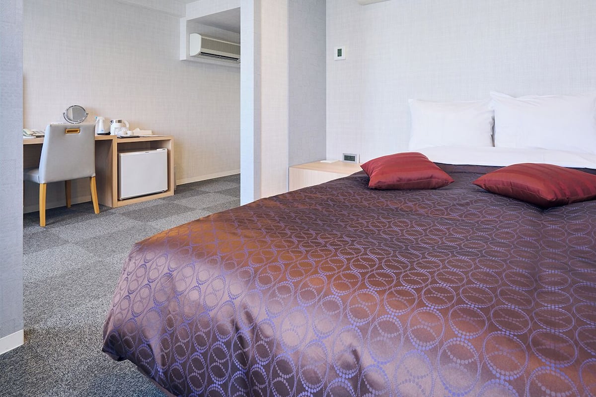 Deluxe Double Room, 1 Bedroom, Non Smoking, Refrigerator | Iron/ironing board, free WiFi, bed sheets