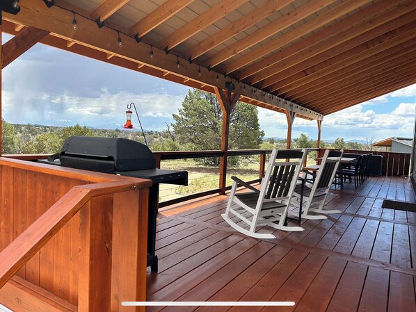 Outdoor dining - NEW!  THE RETREAT Ranch House - Only 20 minutes from the Grand Canyon (Williams)