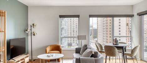 Fernseher, Stereoanlage