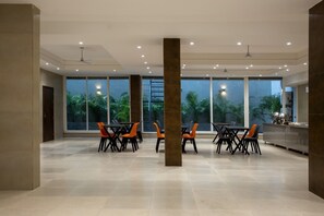 Restaurant - Perch Service Apartments DLF Cyber City (Gurugram)
