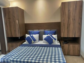 Classic Apartment | Hypo-allergenic bedding, in-room safe, desk, laptop workspace - Perch Service Apartments DLF Cyber City (Gurugram)