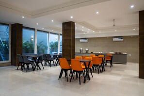 Restaurant - Perch Service Apartments DLF Cyber City (Gurugram)