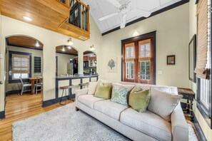 Una televisión, una videoteca