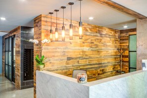 Spa - Bright Mount Vernon 1BR w/ Gym, Roof & W/D, near Metro, by Blueground (Washington, D.C.)