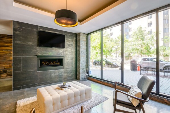 TV, stereo - Bright Mount Vernon 1BR w/ Gym, Roof & W/D, near Metro, by Blueground (Washington, D.C.)