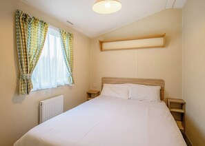 3 bedrooms - Comfortable modern 12ft-wide caravan with one double and two twin. (Mablethorpe)