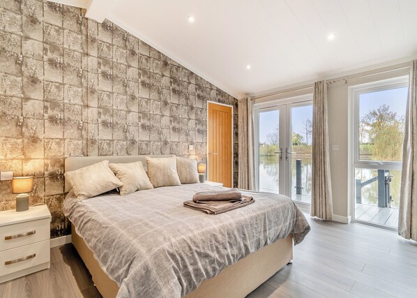 Unclassified image, 1 of 30, button