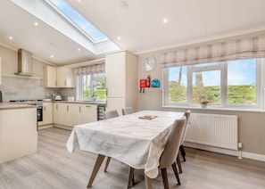 Oven - 1 bedroom accommodation in Swinethorpe, Nr Lincoln (Swinethorpe, Nr Lincoln)