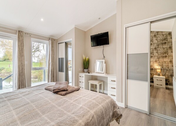 Unclassified image, 1 of 30, button