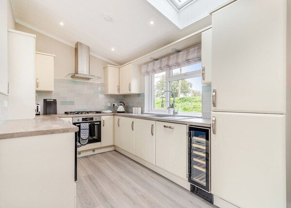 Oven - 1 bedroom accommodation in Swinethorpe, Nr Lincoln (Swinethorpe, Nr Lincoln)