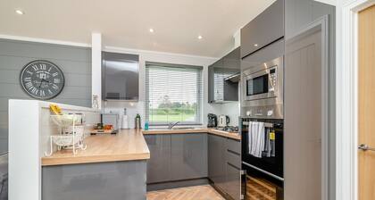 1 bedroom accommodation in Midsomer House, East Compton