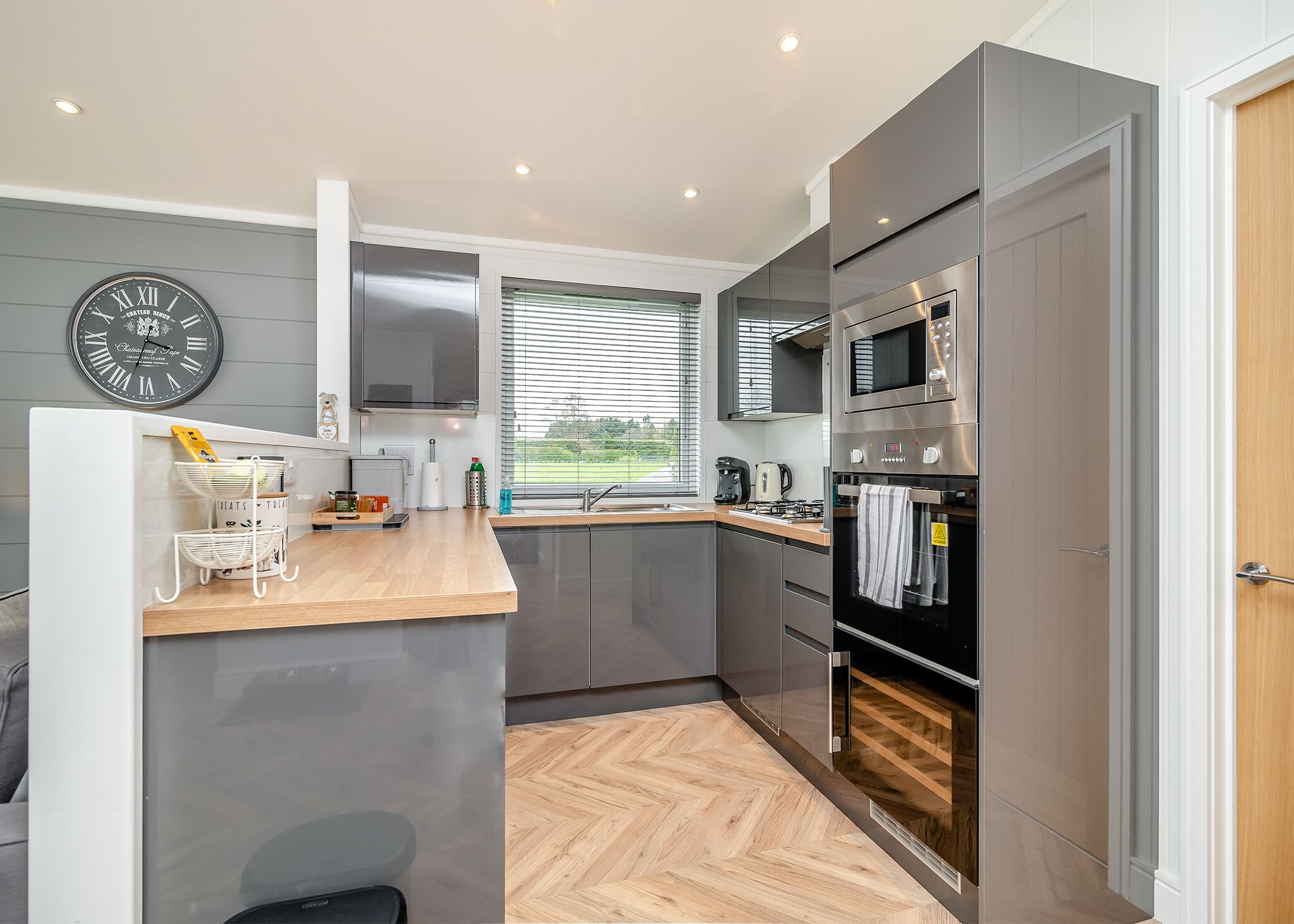 Kühlschrank, Ofen, Herdplatte, Geschirrspüler