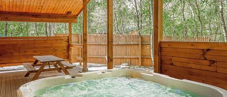 Outdoor spa tub