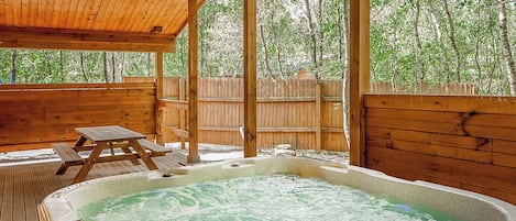 Bañera de hidromasaje al aire libre