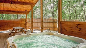 Outdoor spa tub